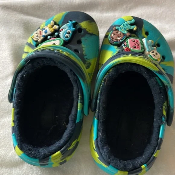 Gently used crocs - Picture 2 of 4